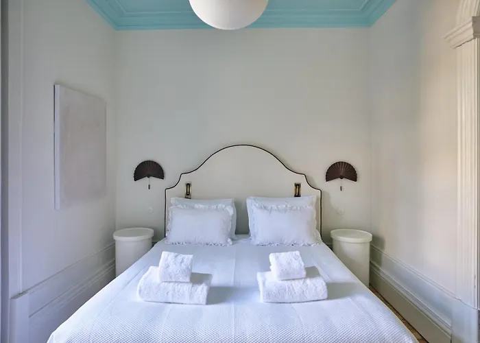 Guestready - Cedofeita Pool Hotel Porto