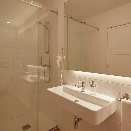 Guestready - Cedofeita Pool Отель